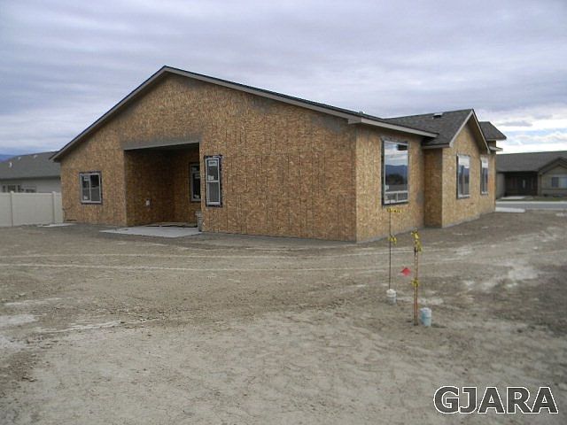2nd image of 3158 Arrowhead Dr