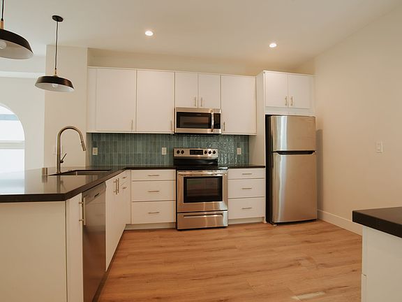 2nd image of 818 24th St #820