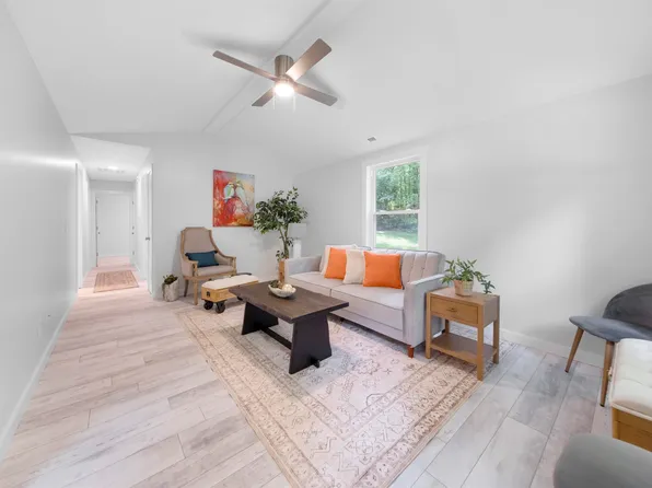 9304 N Oak Shore Dr, Rome City, IN 46784