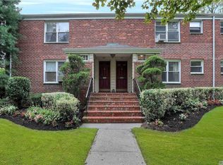 98 Edwards St #1B, Roslyn, NY 11576