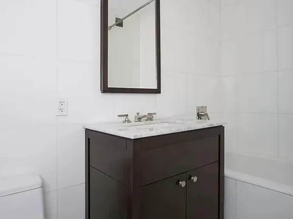 80 Riverside Boulevard image 5 of 14