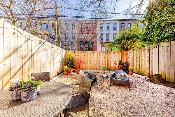 Sold by Avenue Sotheby's International Realty | media 21