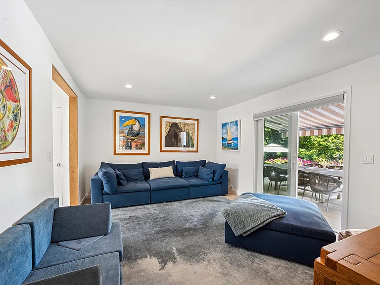 Reynolds Dr — Photo 19