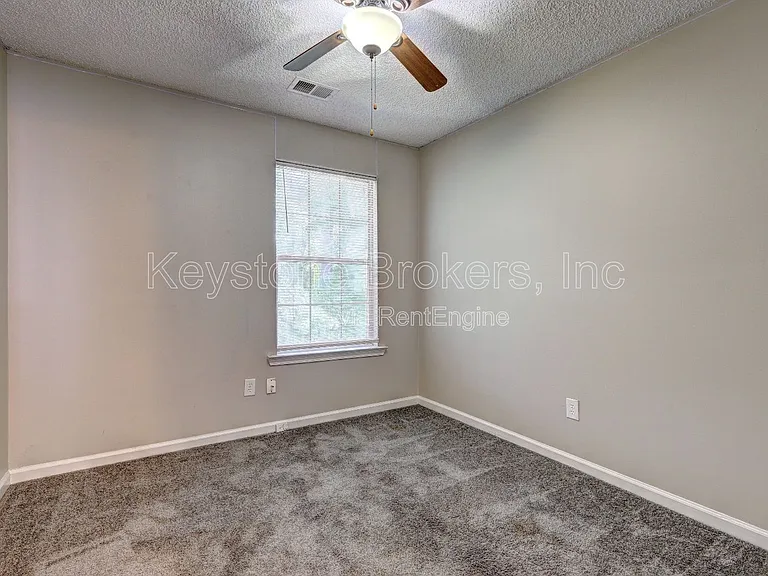 1370 N Hampton Dr — Photo 8