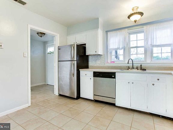 3rd image of 14409 Cool Oak Ln