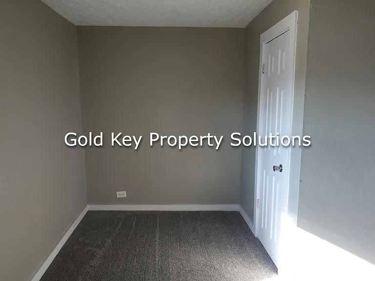 2233 E Lynn Street — Photo 20