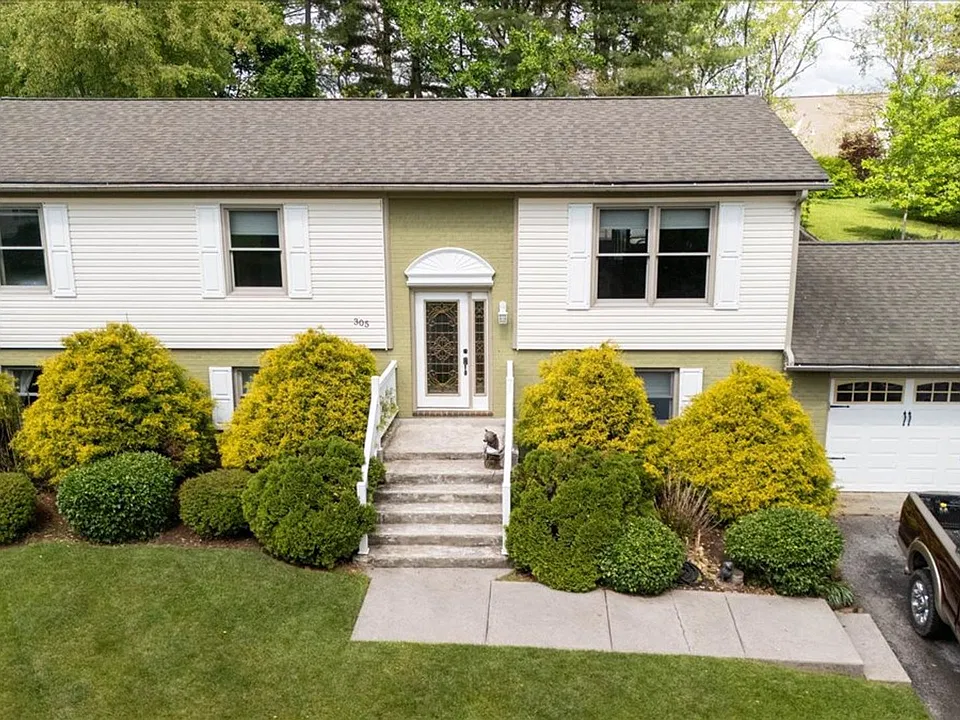 305 Woodbine Dr