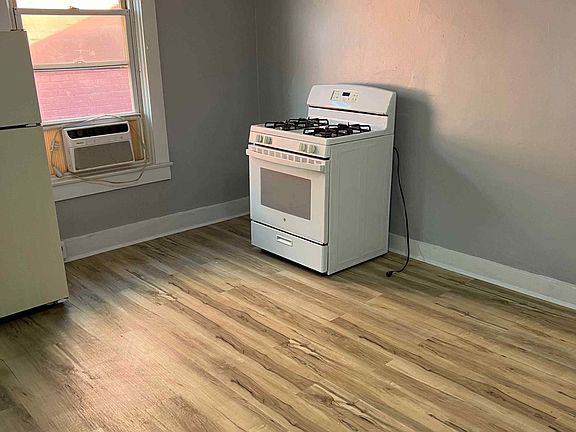 3rd image of 422 W Martin Luther King Blvd #6