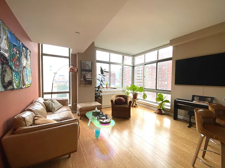250 E 30th St #10F — Photo 1