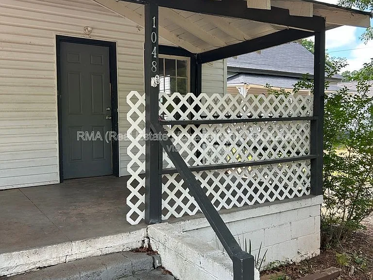 1048 W College St — Photo 1