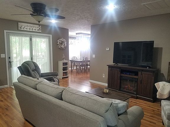 4th image of 360 Walker Dr