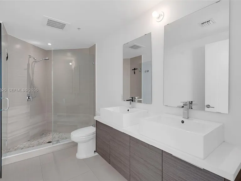 1010 SW 2nd Ave #1003 — Photo 13