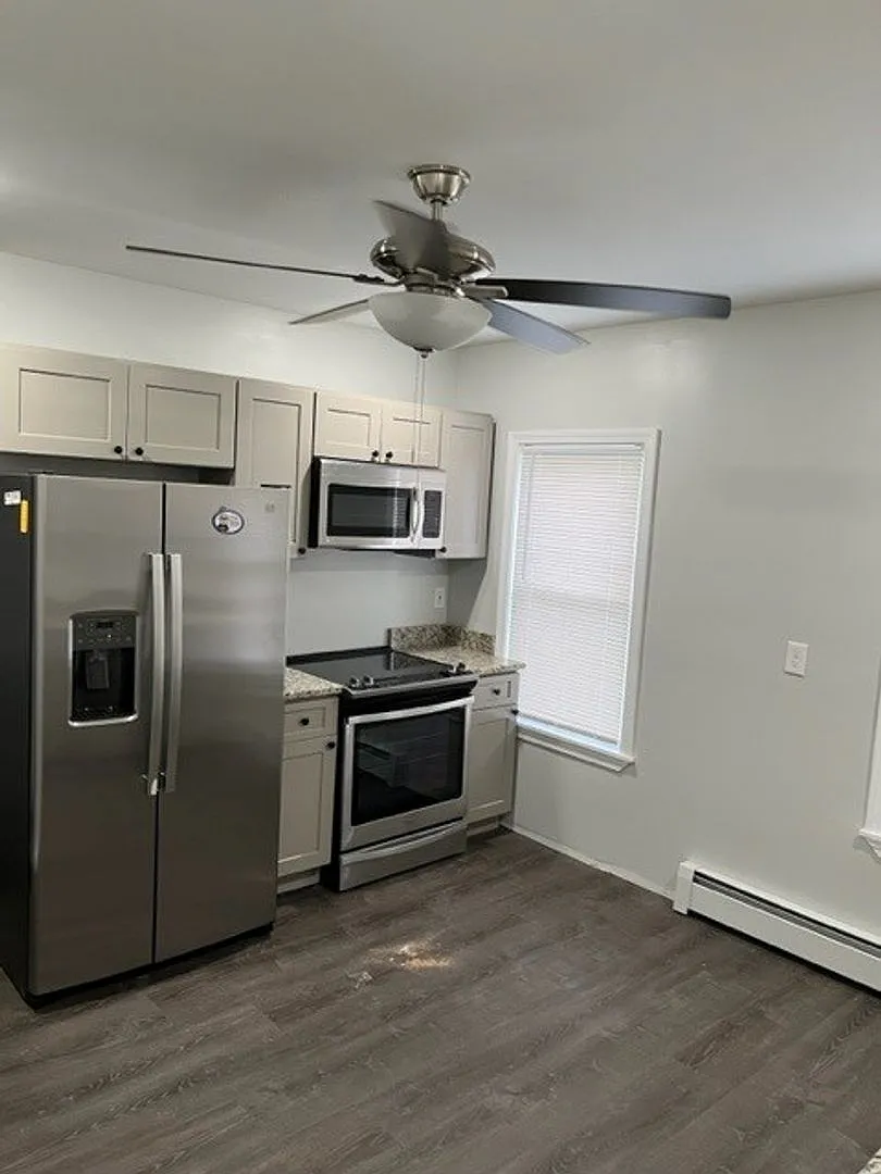 Newly Remodeled 3 Bedroom on 1st Floor — Photo 3