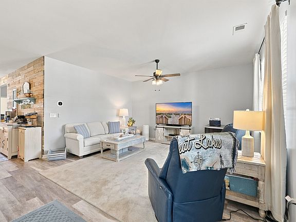 5th image of 547 Affinity Dr.