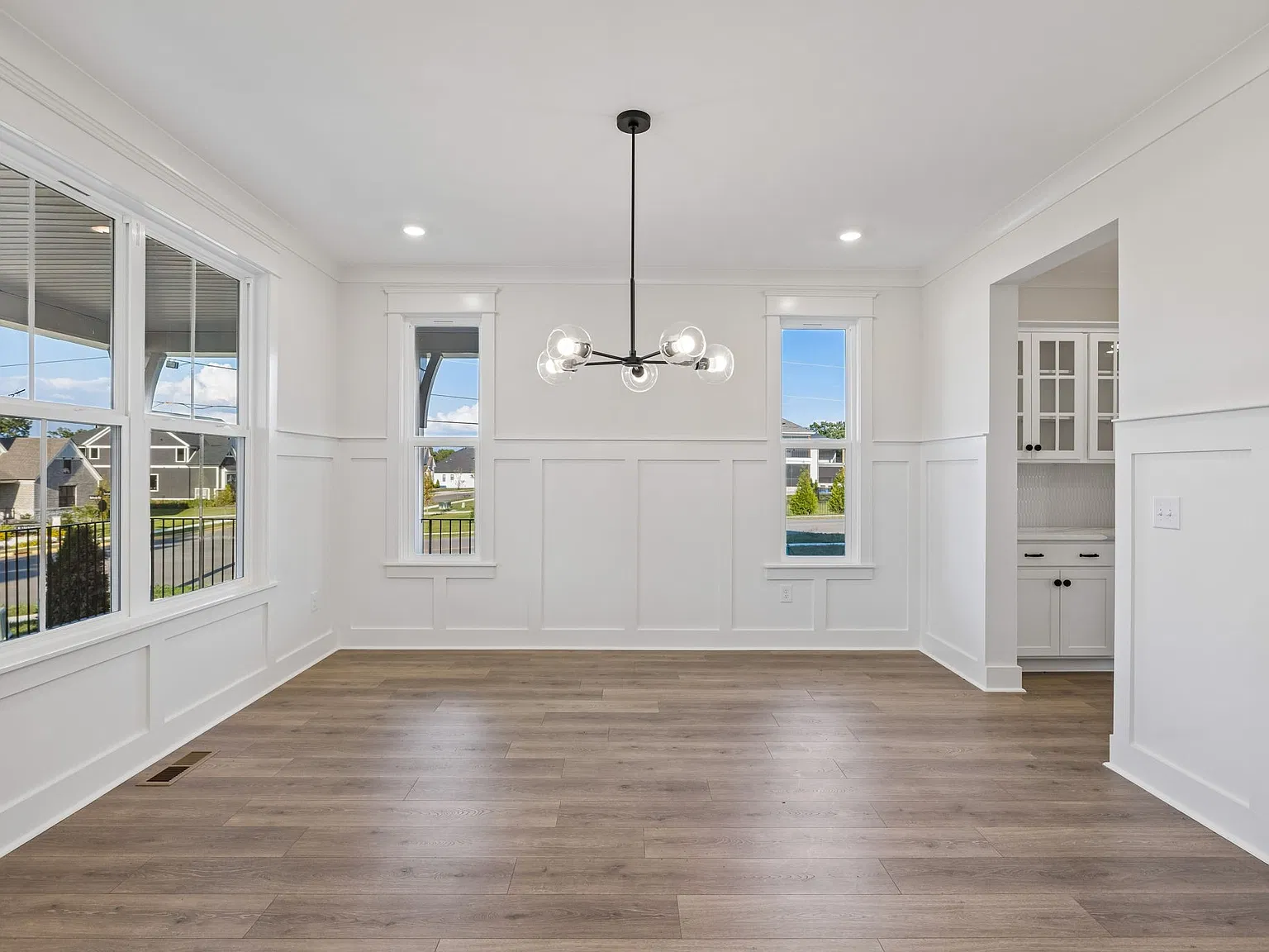 5 bed, 4.5 bath, 4138 sqft, $5,500 — Photo 4