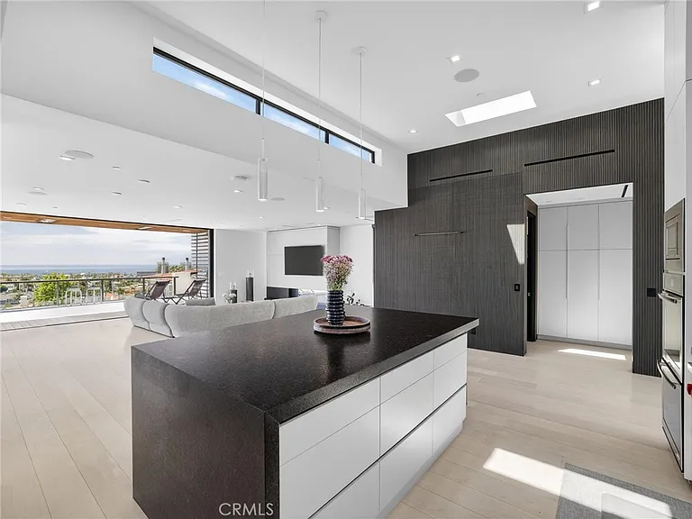 703 N Lucia Ave — Photo 27