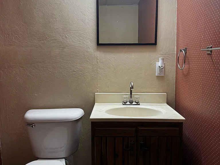 5702 Kentford Cir — Photo 16