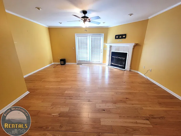 1254 Camelot Ct NE — Photo 3