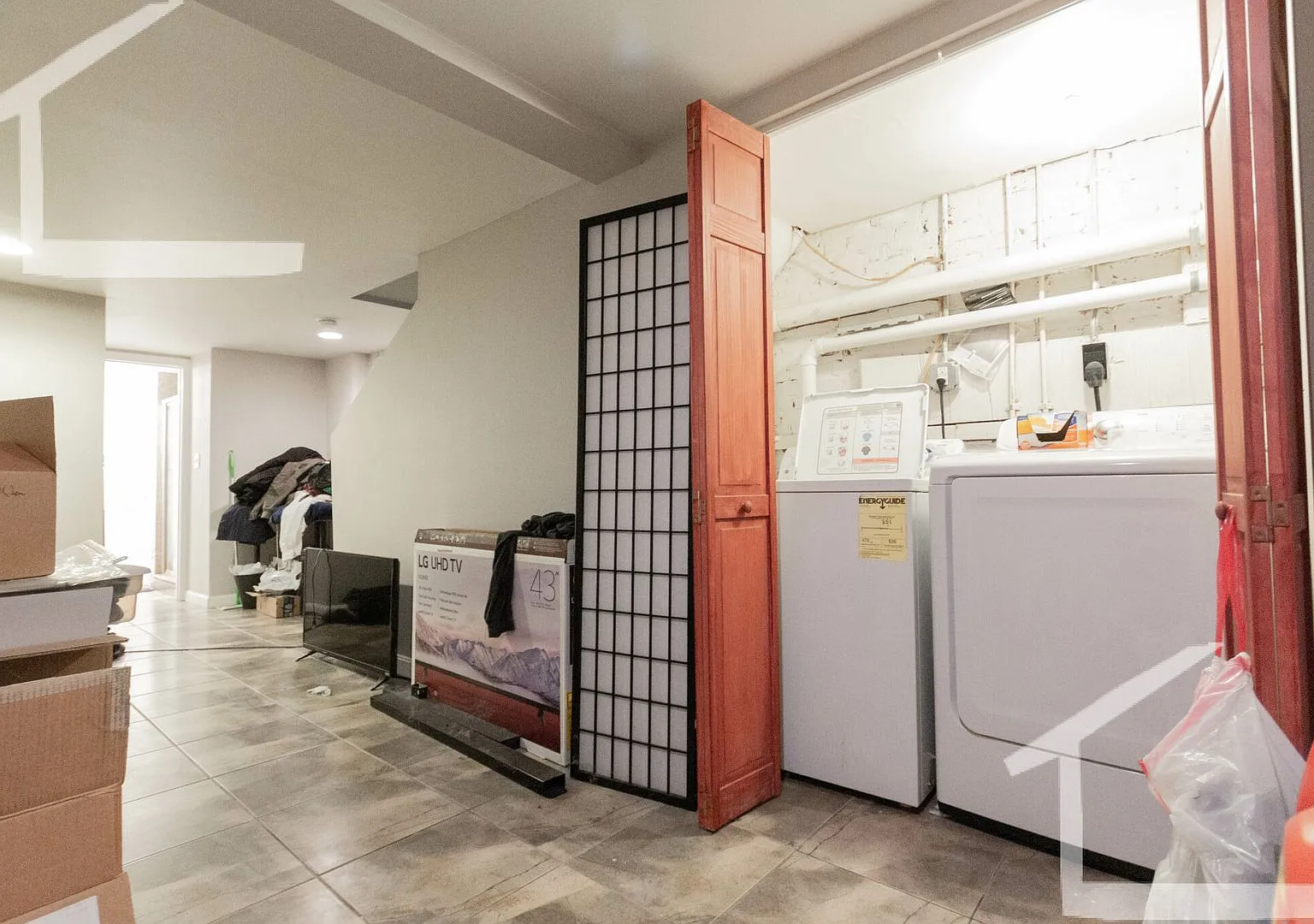 Charming 4 Bedroom-No Broker Fee — Photo 4