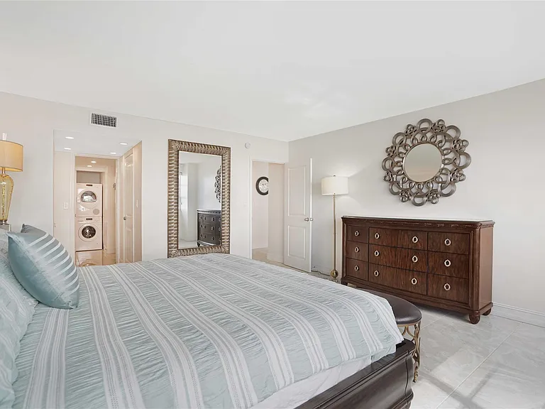 3430 Galt Ocean Dr #304 — Photo 26