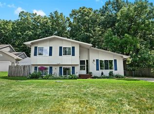 9438 Waite Dr, Fenton, MI 48430