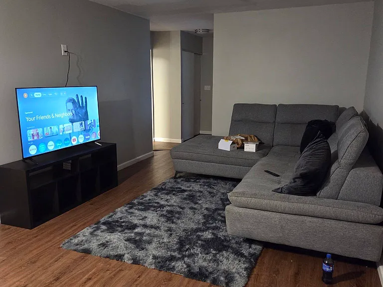 Gale Dr — Photo 5