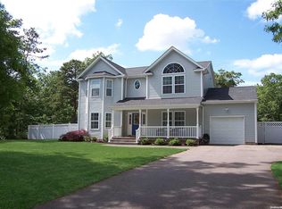 73 Gull Dip Rd, Ridge, NY 11961