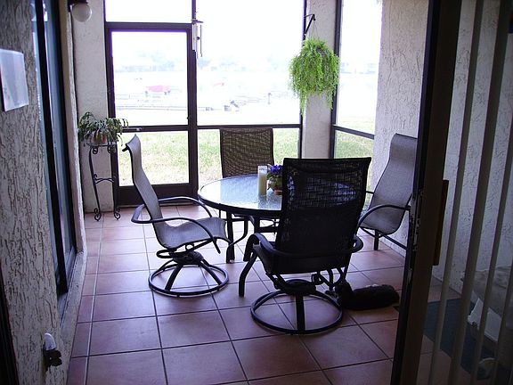 5th image of 1003 Republic Ct