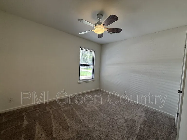 1203 W Austin St — Photo 15