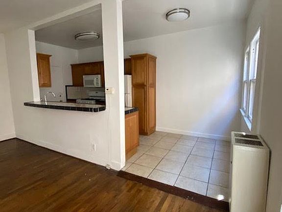 4th image of 1213 N Ardmore Ave APT 3