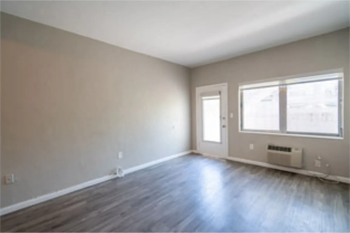 Studio, 660 sqft, $1,850 — Photo 3