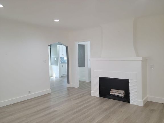 3rd image of 4419 Wortser Ave