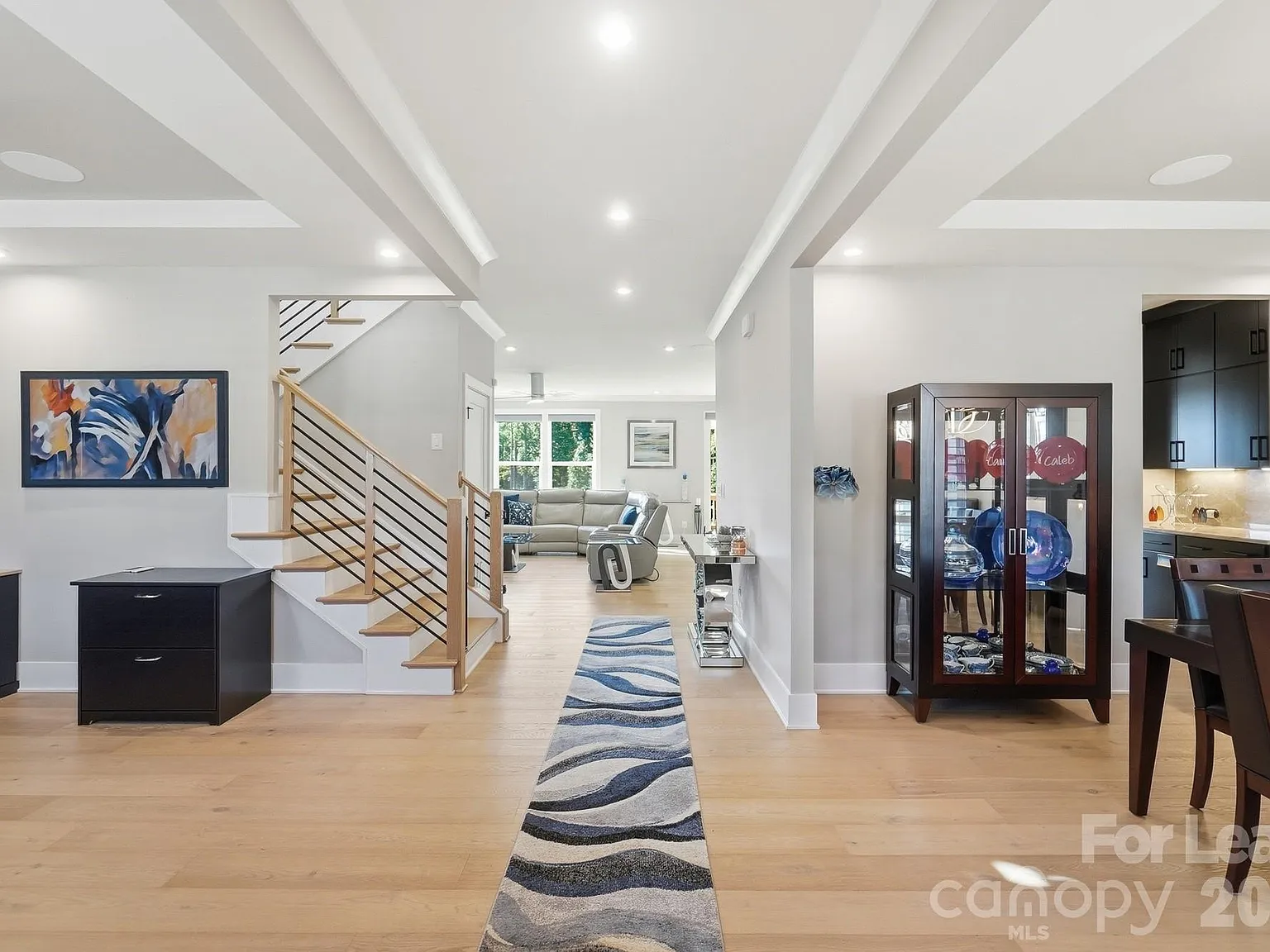 6 bed, 5.0 bath, 5116 sqft, $4,500 — Photo 3