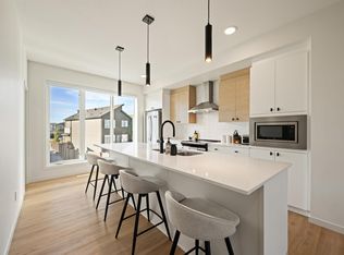 459 39th St SW, Edmonton, AB T6X2P4