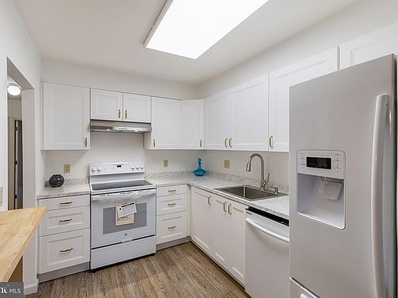 5th image of 1701 Mount Washington Ct Unit K