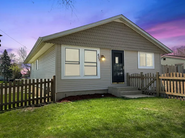 607 Lilac Ct, Round Lake Beach, IL 60073