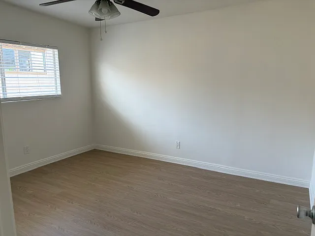 1802 Marshallfield Ln — Photo 5