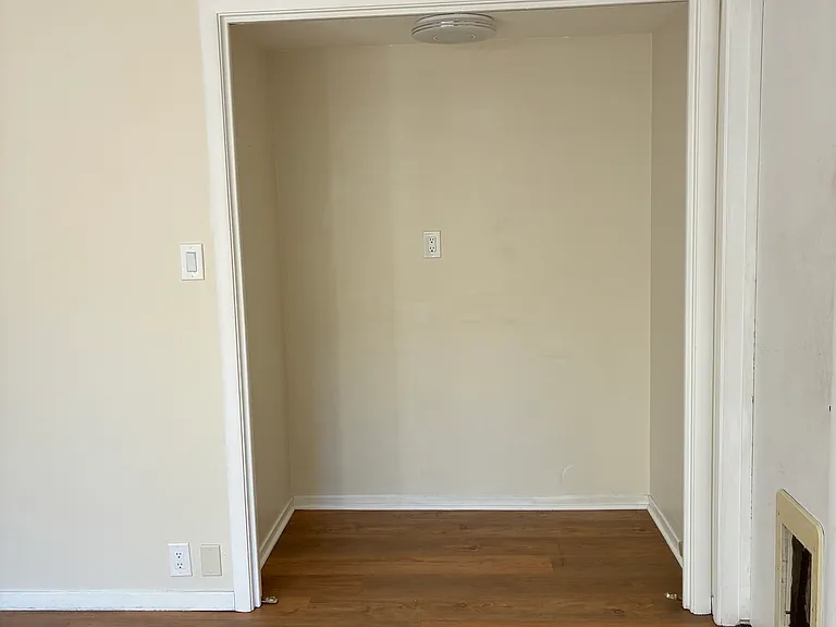 43 15th Ave — Photo 16