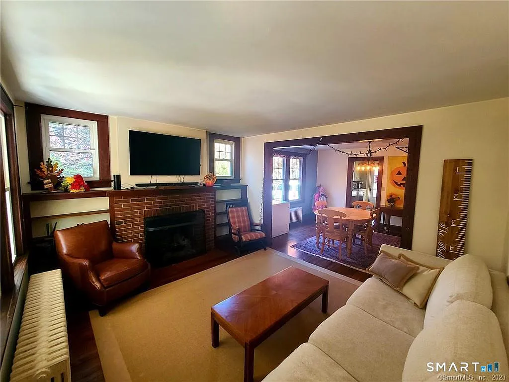3 bed, 1.5 bath, 2485 sqft, $4,250 — Photo 3