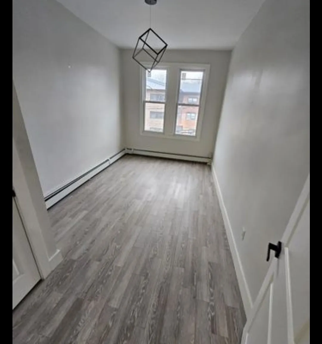 3 bed, $2,500 — Photo 4
