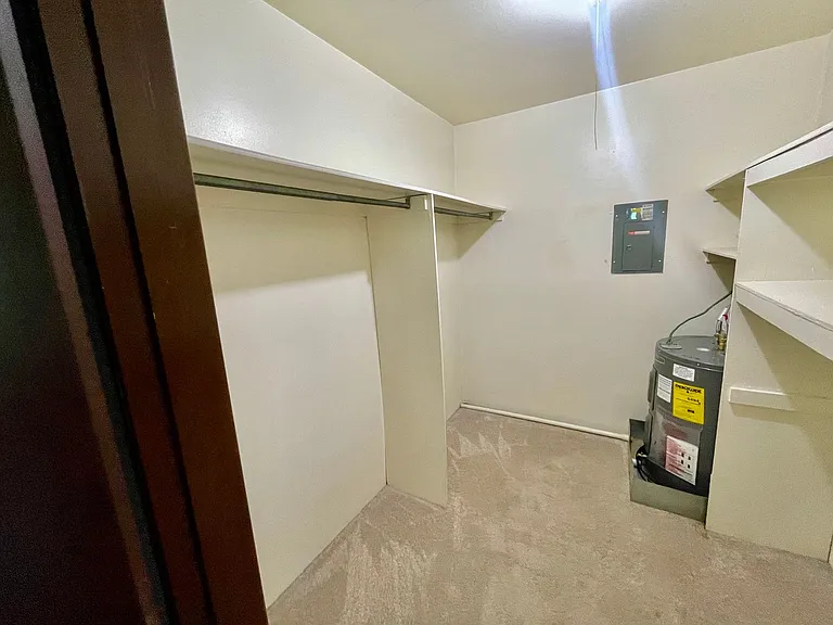 946 Carle Street — Photo 11