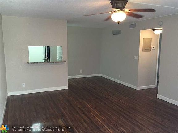 3rd image of 1028 Twin Lakes Dr