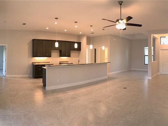 4th image of 324 SE 13th Terrace Cpe