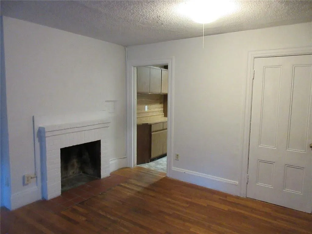 100 Bowen St — Photo 3
