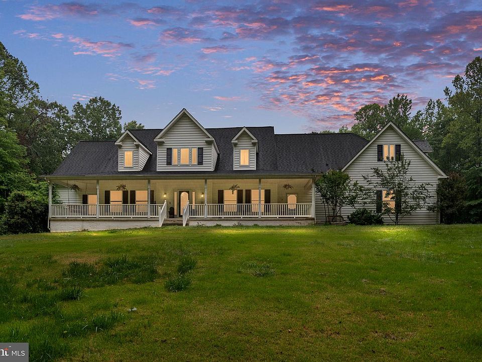 1st image of 8143 Gallant Green Dr