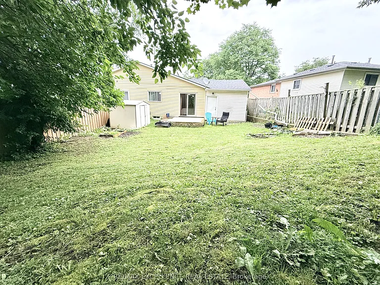 49 Woodlawn Ave — Photo 19