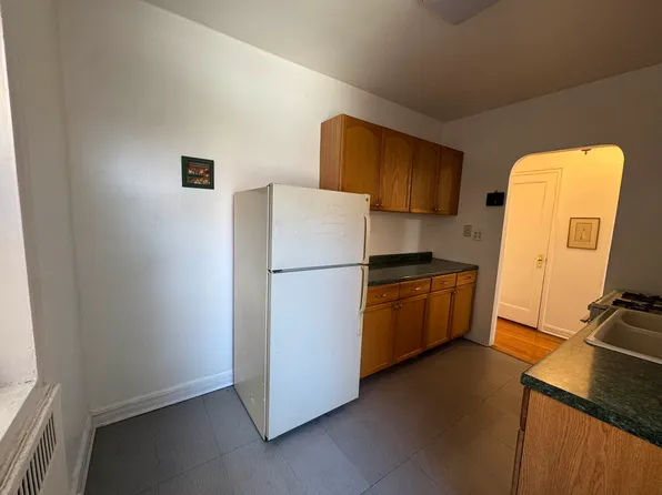 69-40 Yellowstone Boulevard image 10 of 14