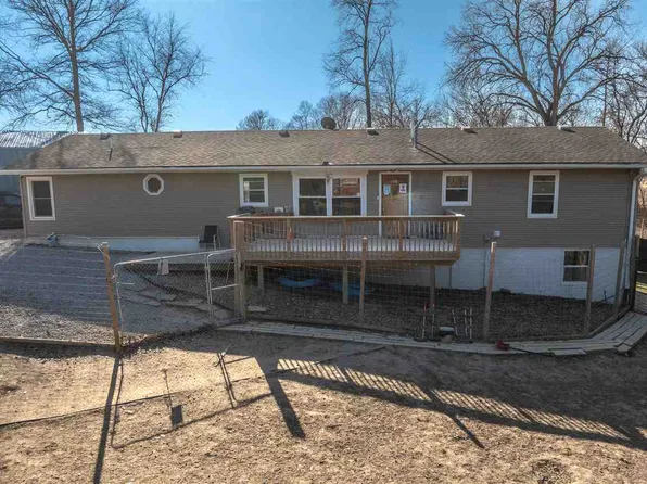 1045 Vine Ave, Riverside, IA 52327