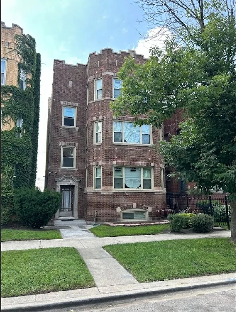 New renovation Spacious South Shore 3bed room 1 bath units — Photo 1