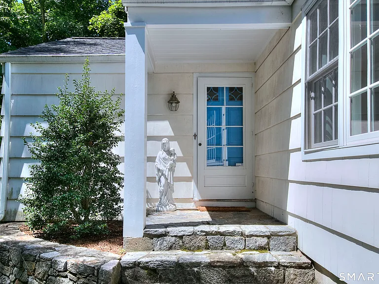 10 Woodcock Ln — Photo 2